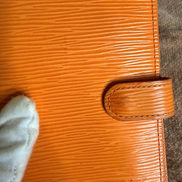 Louis Vuitton Vibrant Orange Epi Leather Agenda - Picture 13 of 15
